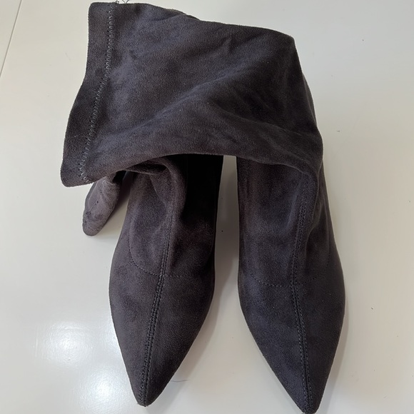 NEW-Halston Girona Vegan Suede Leather Pull on Stretch Boot Gray Size 9 - Picture 5 of 11